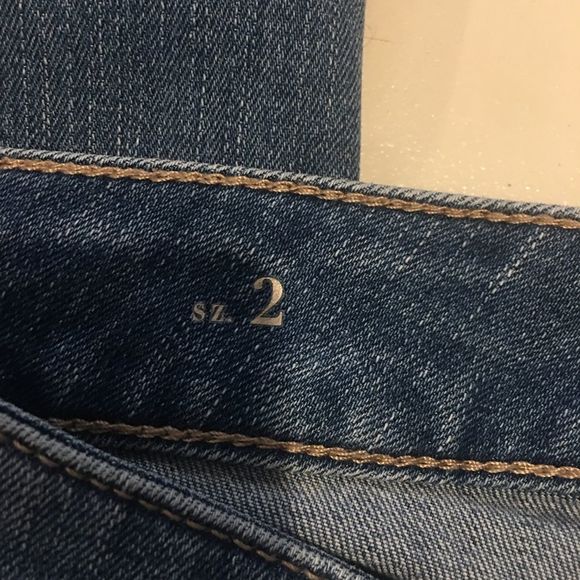 Size 2 White House Black Market cropped blue jeans the slim crop - Picture 5 of 9